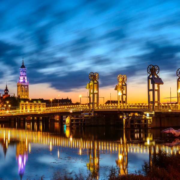 Kampen brug, panorama zicht bij avond schemering