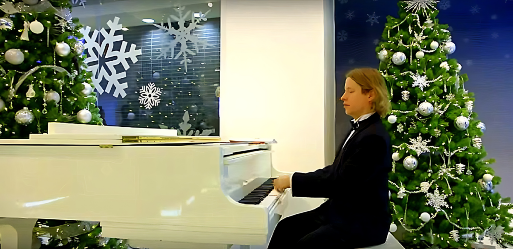 Pianist kerst gezocht , pianist boeken voor kerst of nieuwjaar